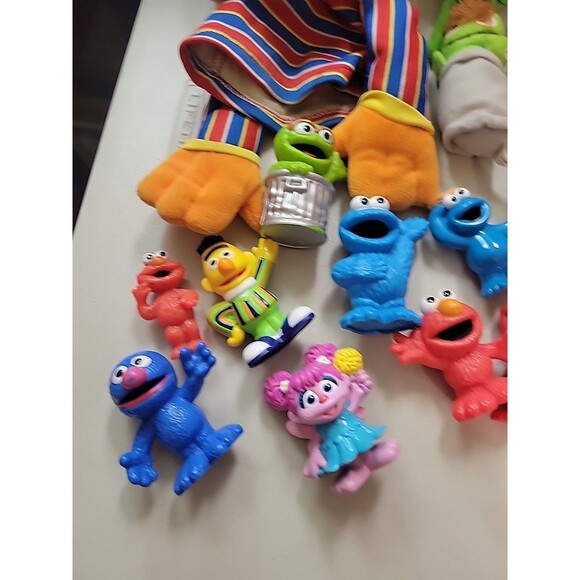 Sesame Street Ernie Puppet Mix lot Toys Elmo Oscar Grover etc... - Picture 3 of 6